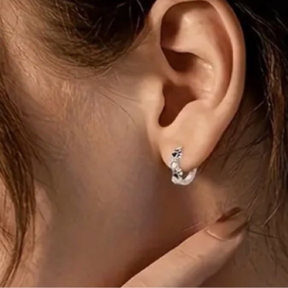 ❌❌SOLD / 🐾 Silver and Black Paw Print Loop Earrings - Picture 2 of 2